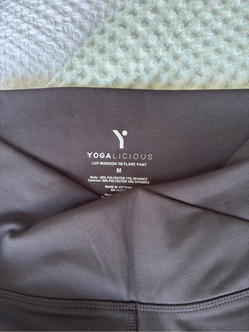 Yogalicious Lux Madison 7/8 flare pant - Picture 6 of 6